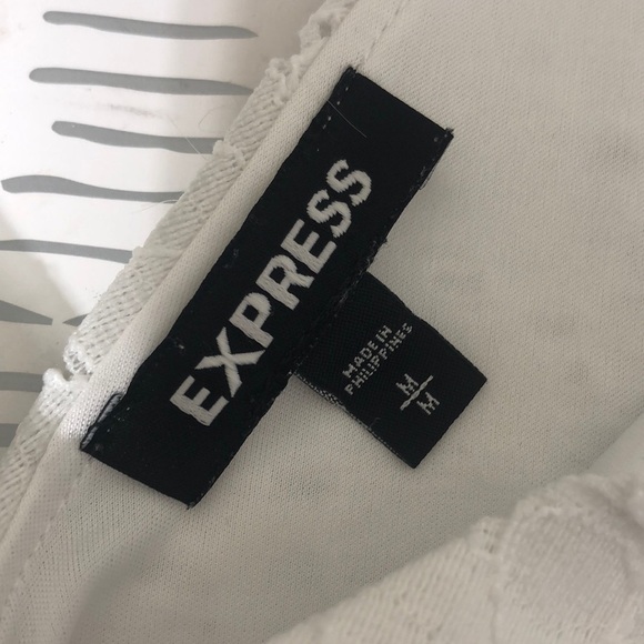 Express short sleeve in lace - Picture 2 of 7